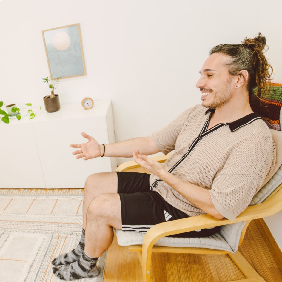 Davida Pérez terapeuta ofreciendo acompañamiento individual en Barcelona